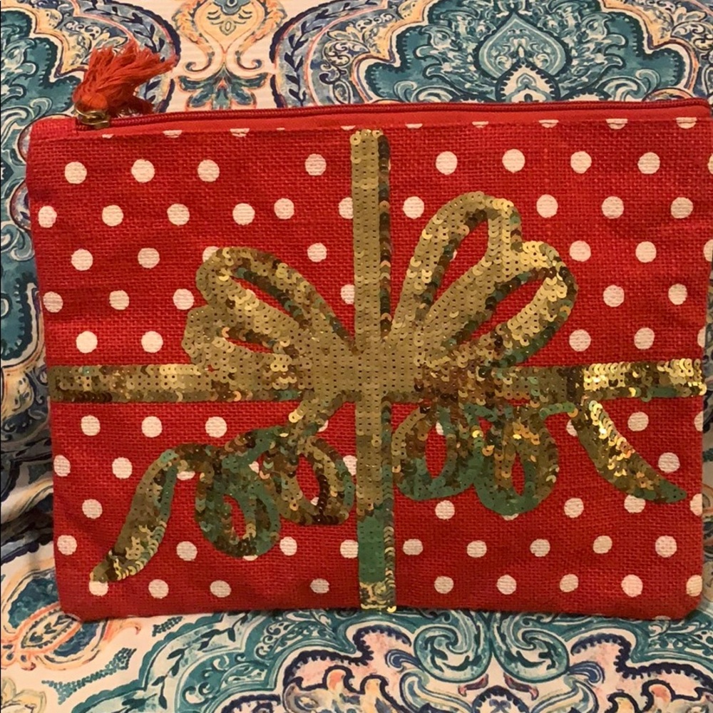 Festive! Red burlap bag with sequin accents! 🎁